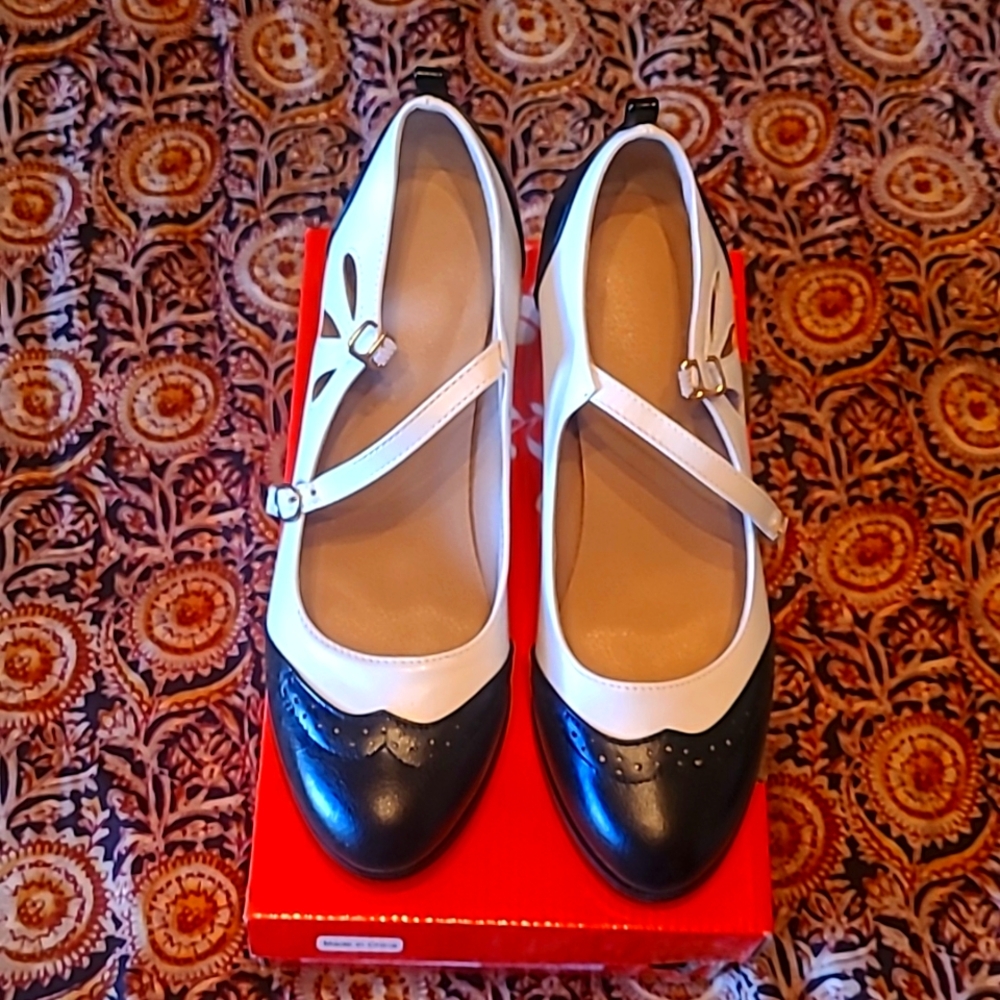 Black Retro Mary Jane's High Heel Pumps size 9